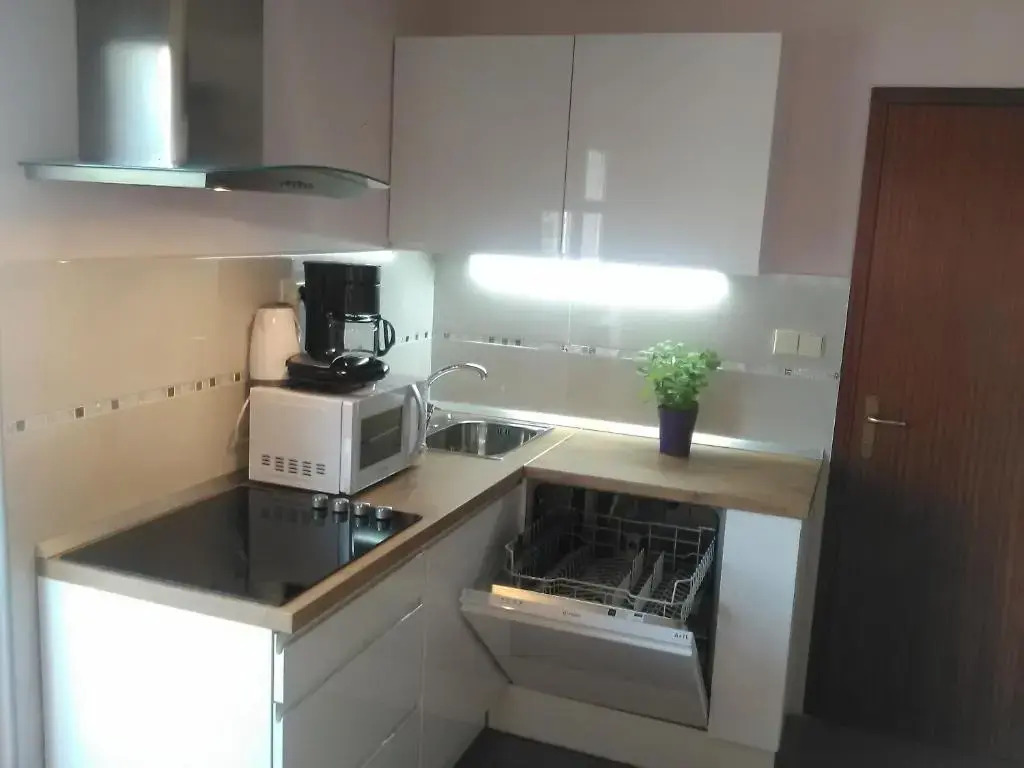Apartment Yelena Rose West