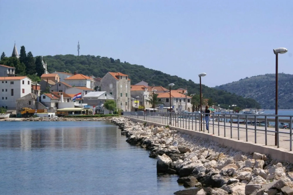 Lias - With Restaurant - A1