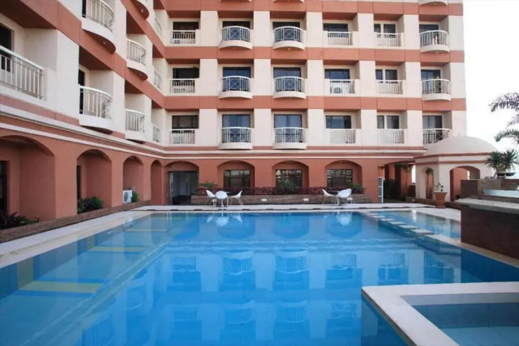 OYO 1235 Palette Torre Venezia Suites