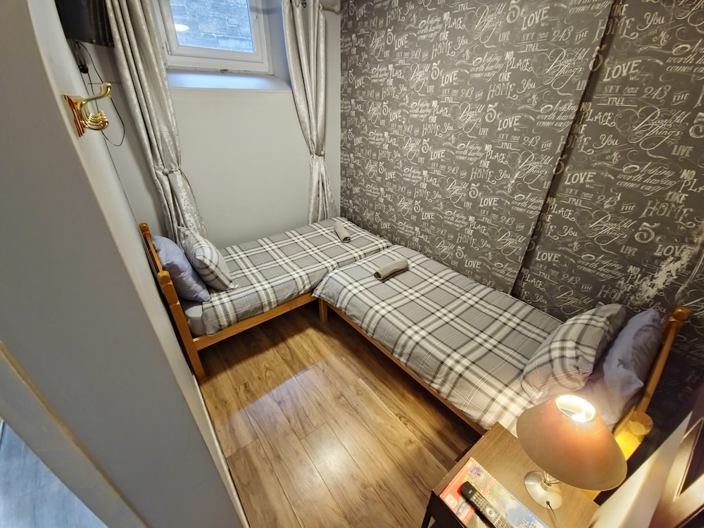 Edinburgh Backpackers - over 18s only