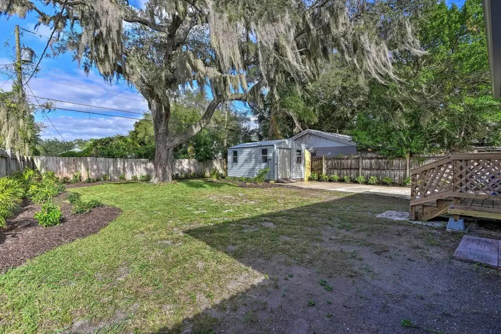 Bright Bradenton Retreat: 1 Mi to Downtown!