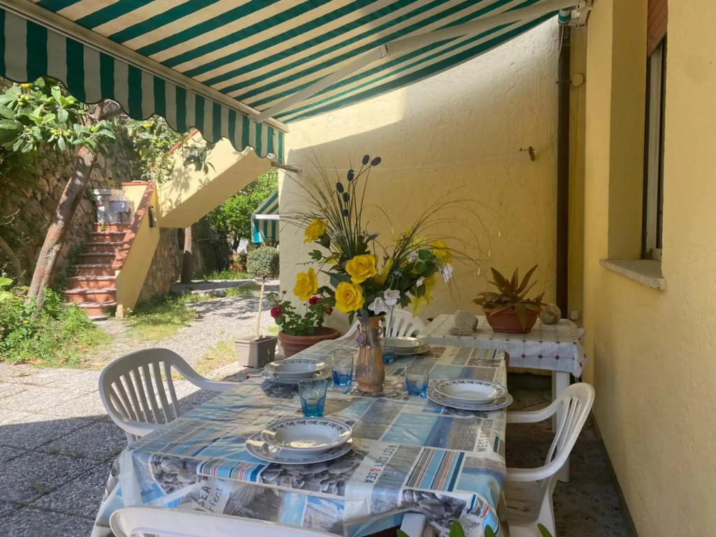 Apartment above the panoramic road of the village.-Casa Stella