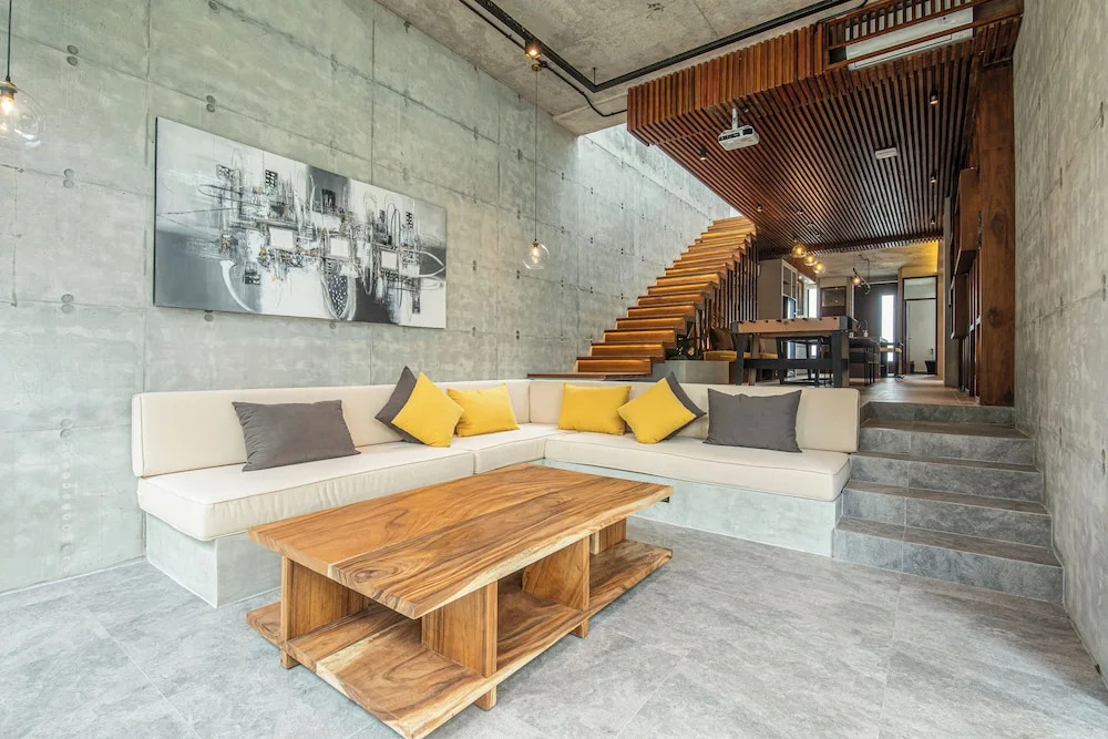 Trendy 4BR Villa, Central Canggu, 8mins to Beach