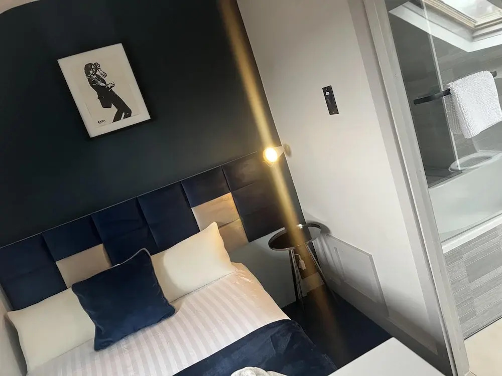 Sheffield Spacious 4 Bedroom House-all En-suites