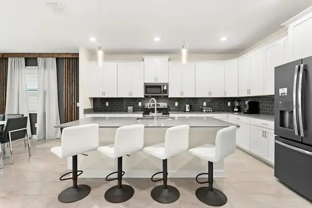 Sophisticated 6BR at Storey Lake Sl2766