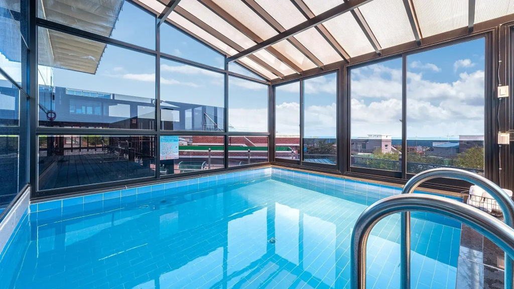Present Poolvilla