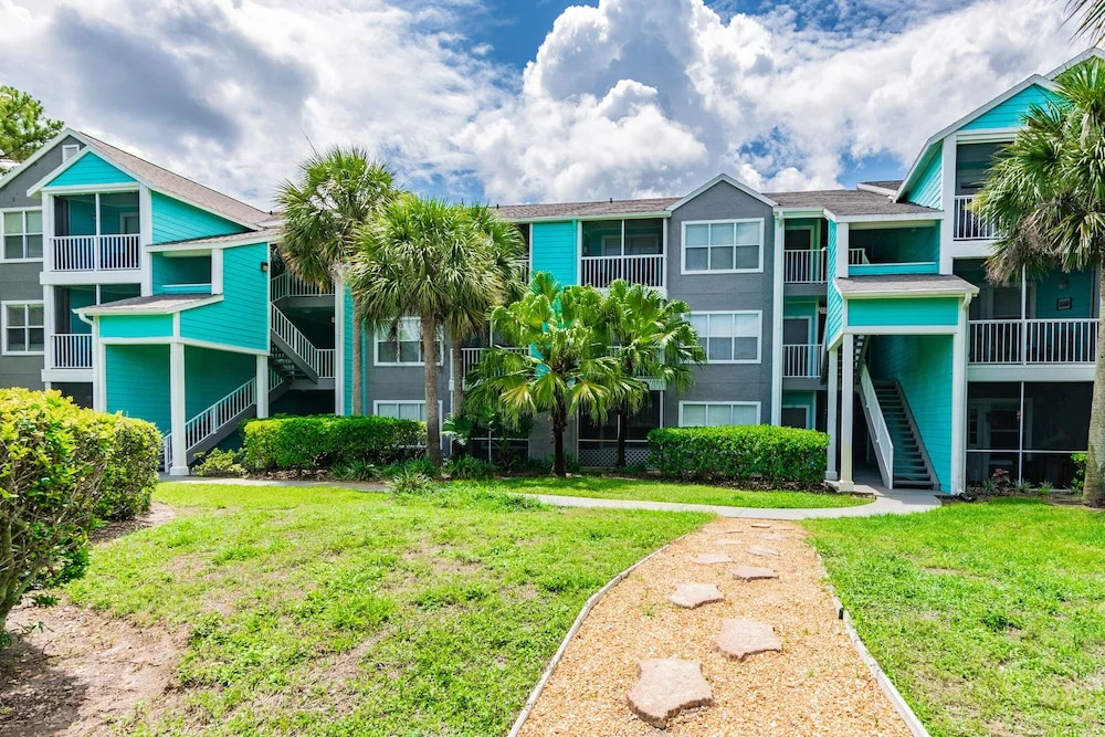 CP-514: Luxury Clearwater Apartment