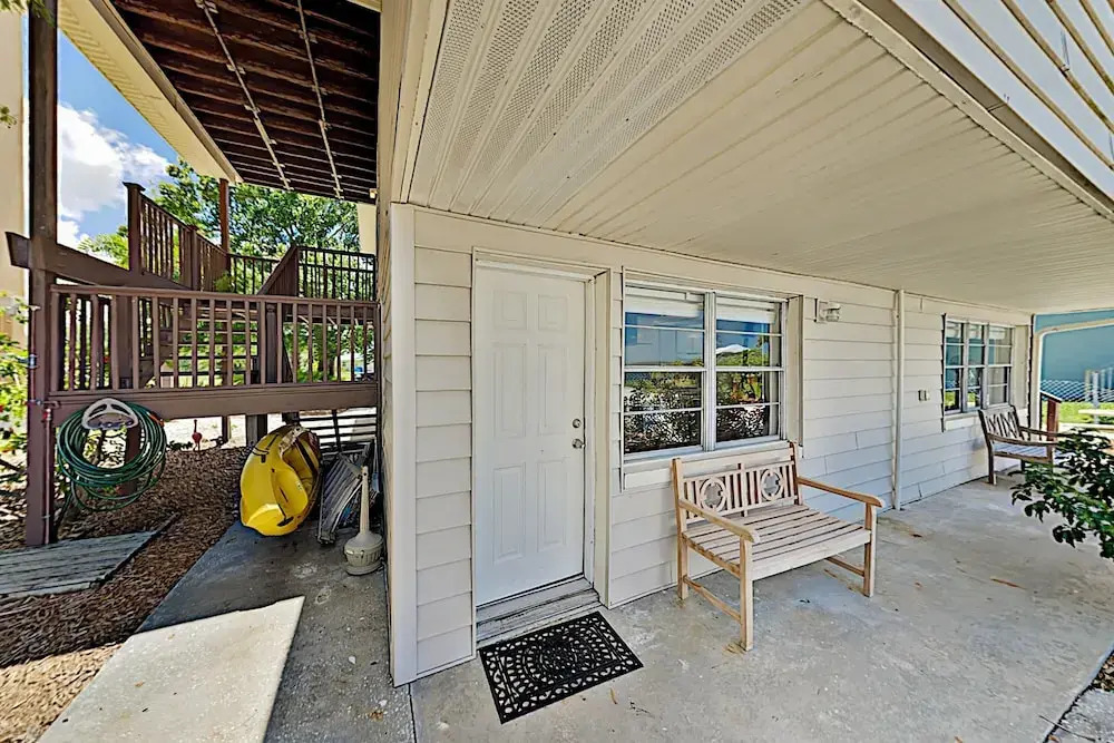 The Pelican & Dolphin: Bayfront W/ Dock 3 Bedroom Home