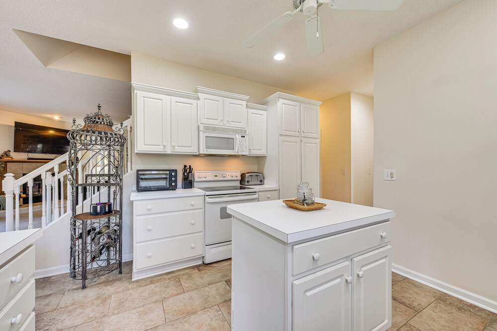 2 Mi to Pinehurst Resort: Spacious Golf Getaway!