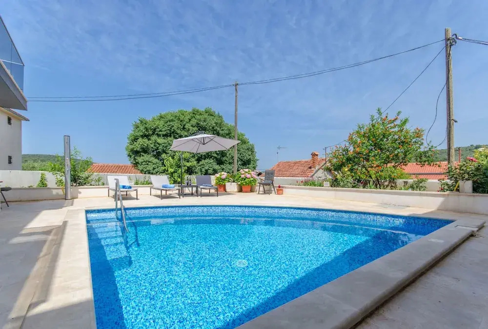 Apartments Villa LA