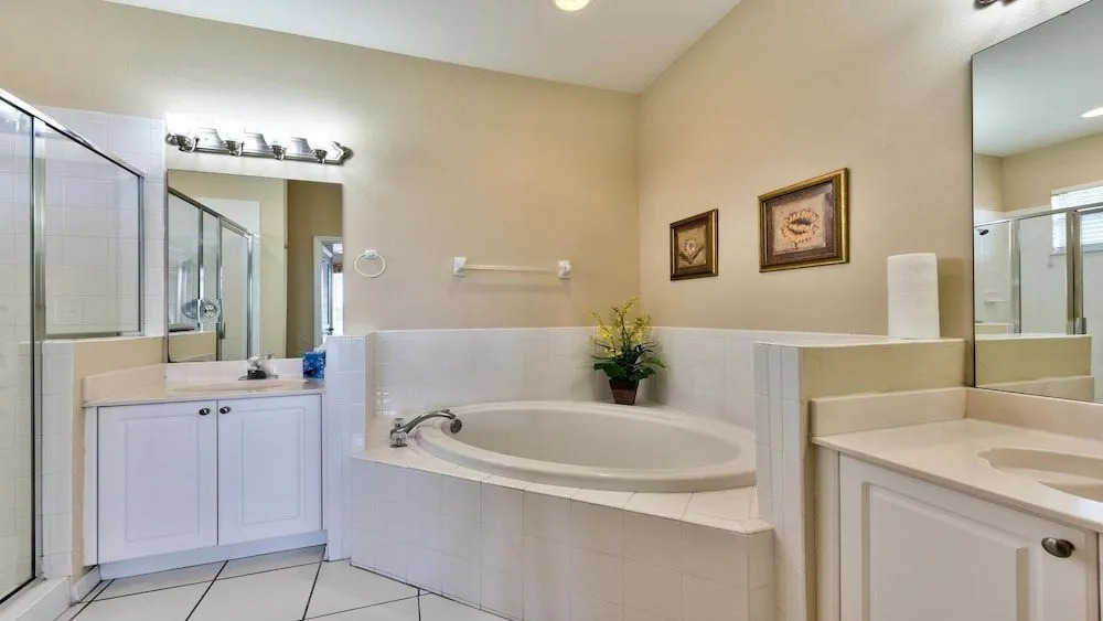 Solterra Vacation Rental: Luxury 3-BR Condo with Lake & Golf Views. Access to Luxury Pool, Hot Tub, and Golf Courses at Lely Resort. Close to Naples Beaches, 5th Avenue S, and Marco Island