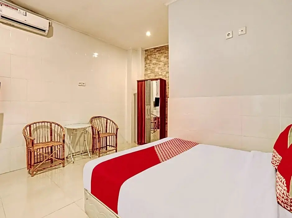OYO 90155 Landuh Merta Residence