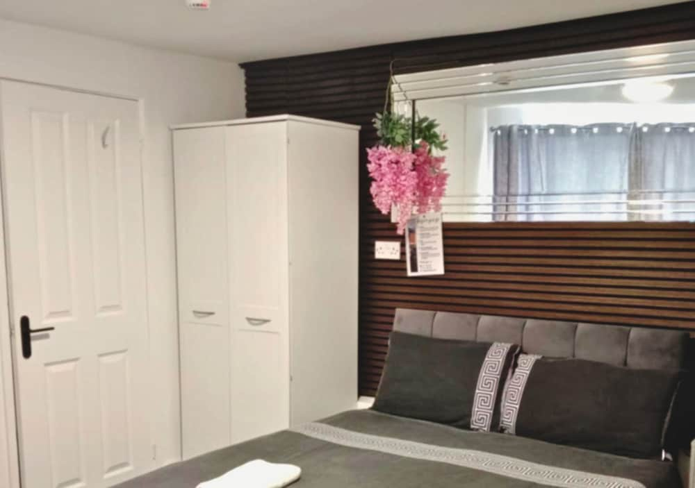 Kop View Rooms near Anfield