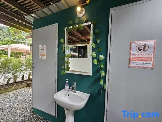Nahm Khao Sok Hostel and Camping