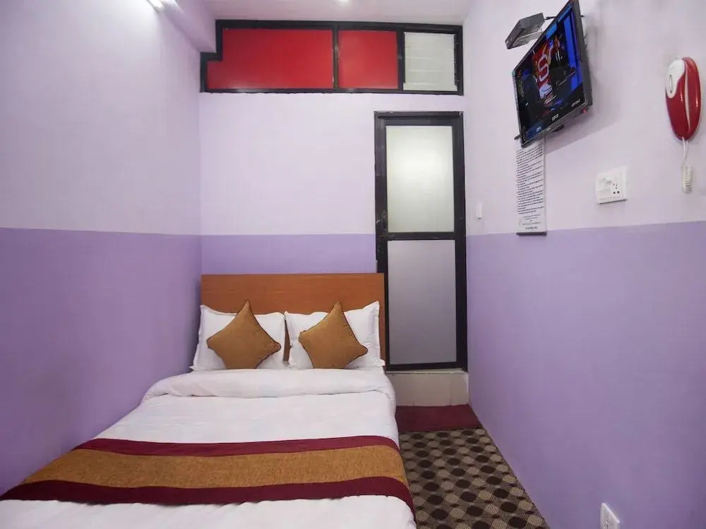 Oyo 341 Hotel Kusum Kohinoore