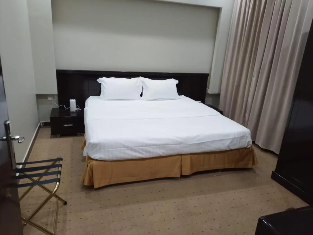 Evan Suites