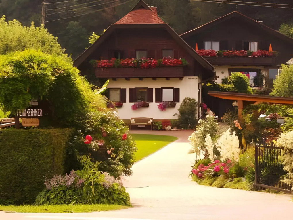 Blumenpension Strauss - Ferienwohnungen