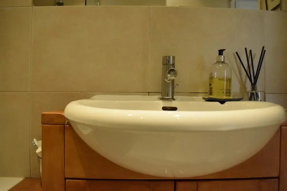 1 Bedroom Chelsea Flat With Balcony