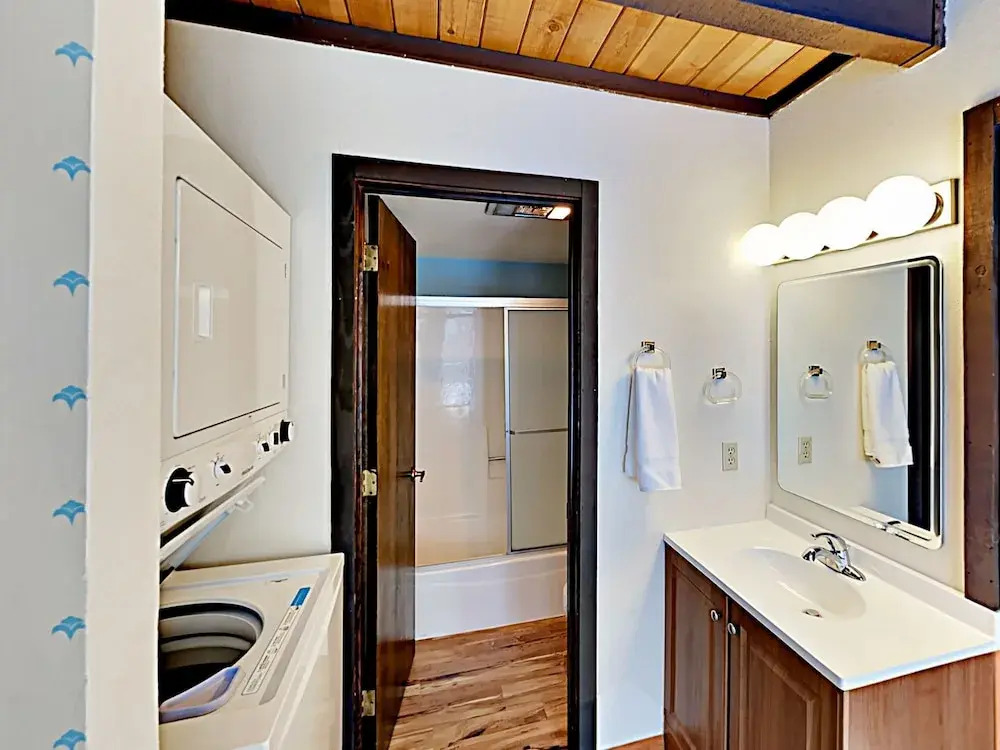 Mountaintop #D - 4 Br Condo