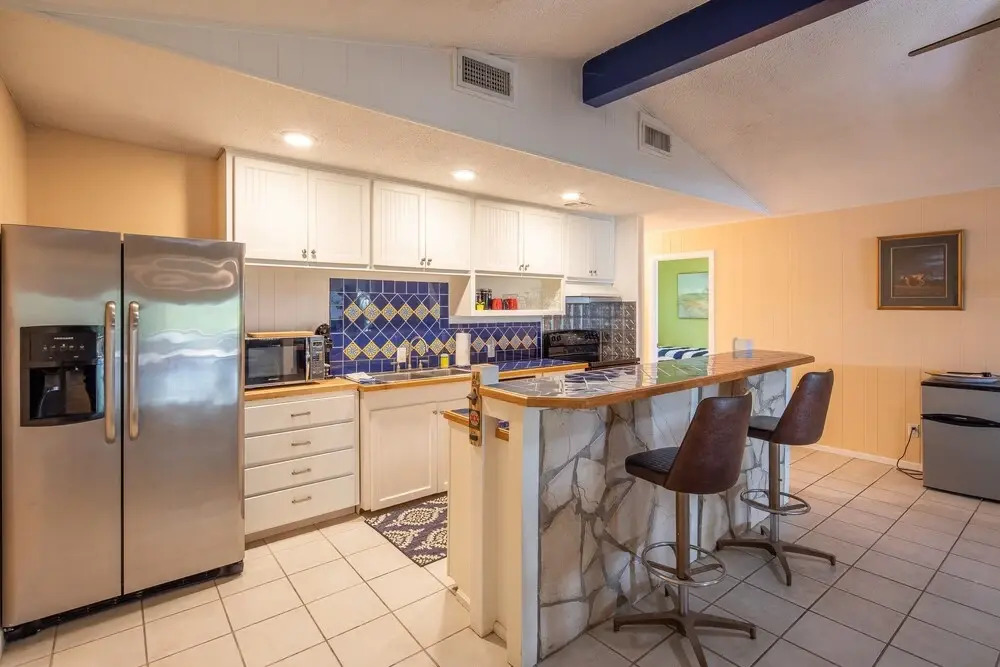 LAKESHORE ESCAPE - 3 Br Home