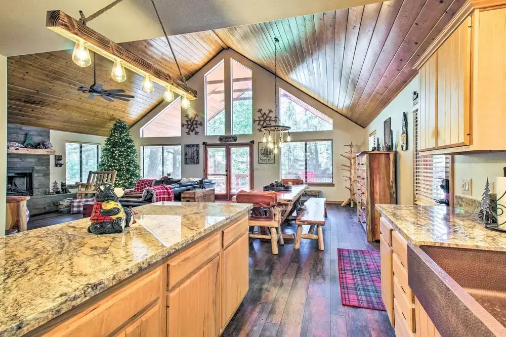 Pinetop Retreat w/ Fire Pit & Game Room!