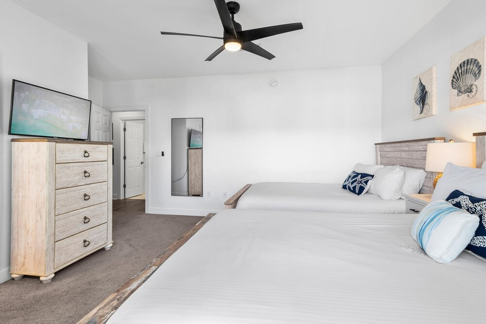 Pavilion Palms 103b
