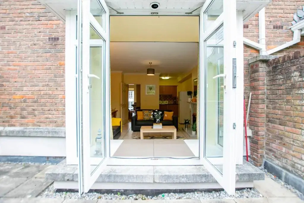 Gort Na Coiribe 4 Bedroom Duplex, by Shortstays