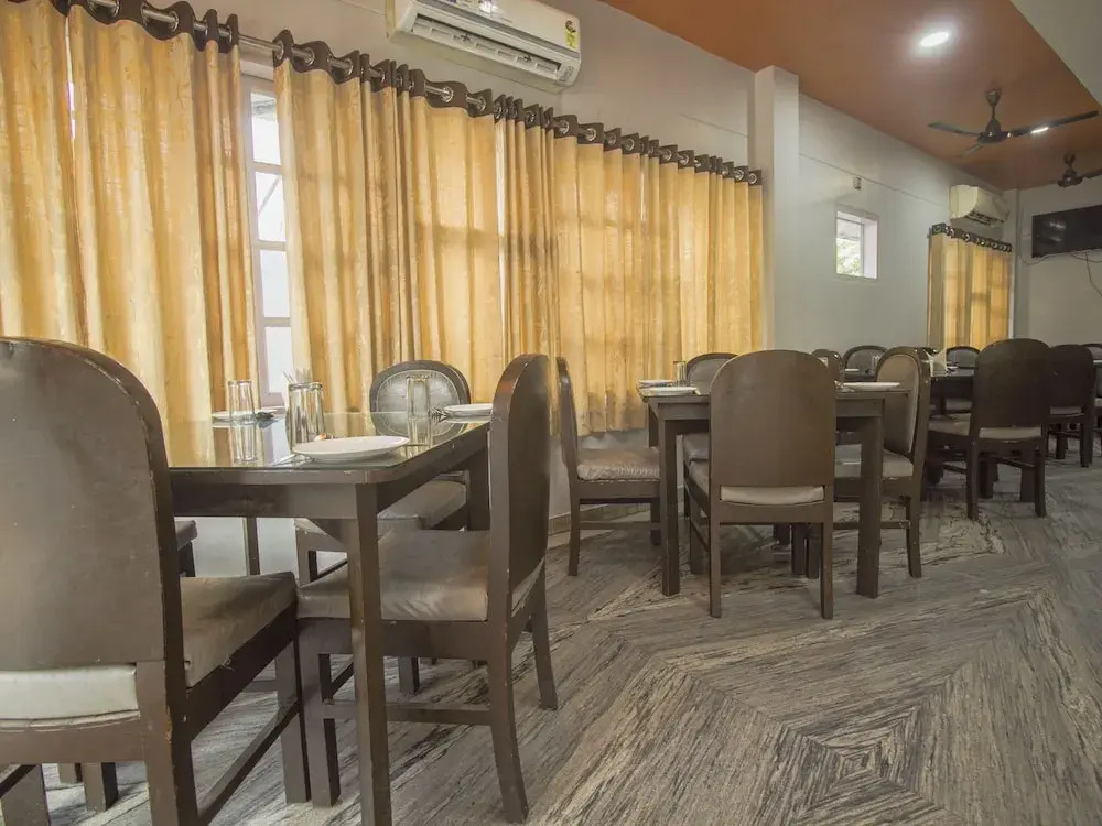 OYO 13521 Sudhriti Hotel