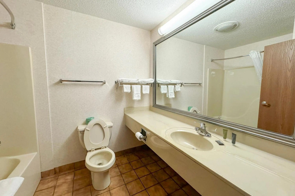 FairBridge Inn & Suites Batavia-Darien Amusement Park