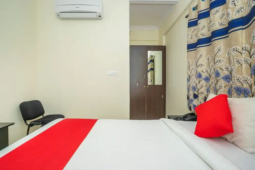 Oyo 28119 Omkar Global Inn