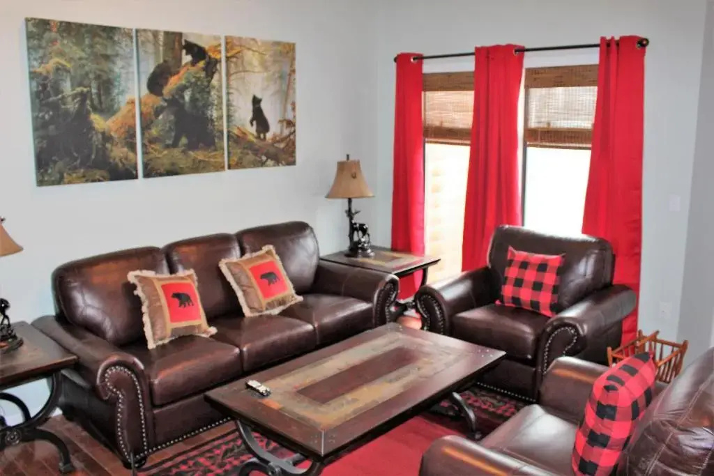 Spacious Downtown Condo Walking distance to Downtown Gatlinburg Sleeps 6 guests