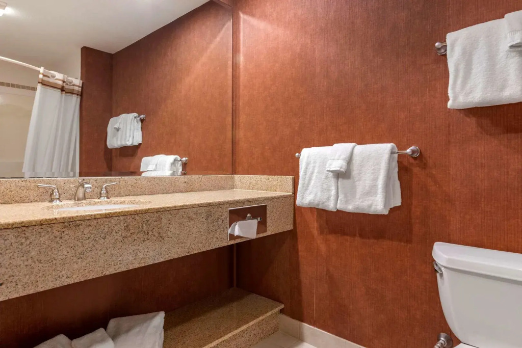 Mountain Edge Suites at Sunapee, an Ascend Collection Hotel