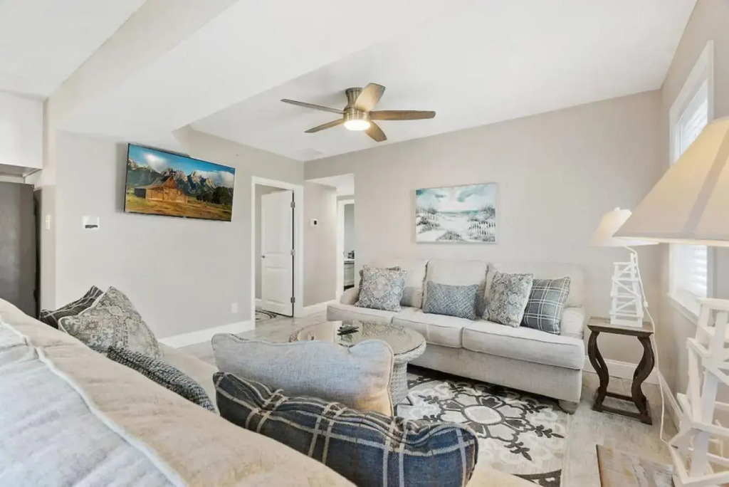 Spectacular 3 BR Condo One Block to the Beach