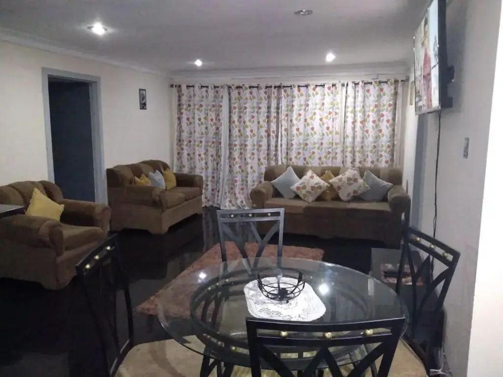 2bed apt with 24hr Security*