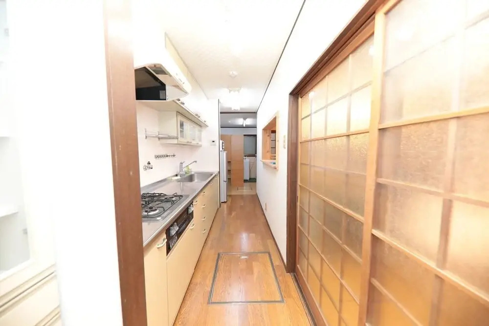 Brick House Near Osaka Castle 217-1