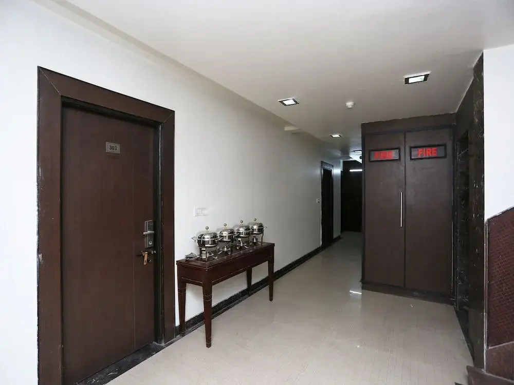 OYO 13758 XS Residency