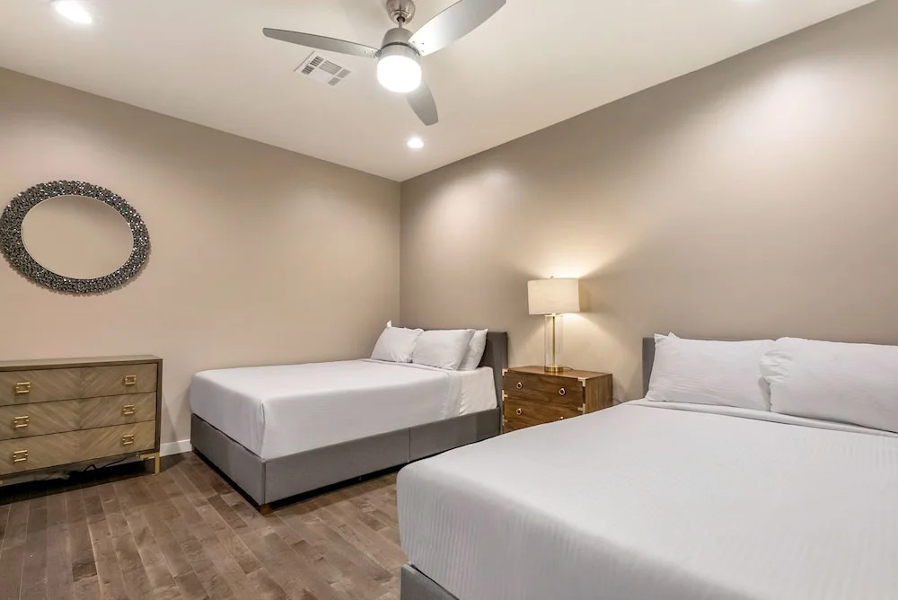 4BR Modern Townhouse in Mid City
