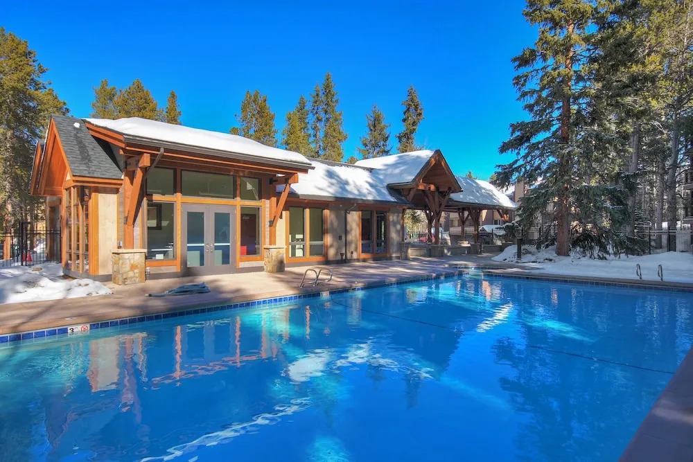 Snodallion 25 - Walk to Slopes/Walk to Town by RedAwning