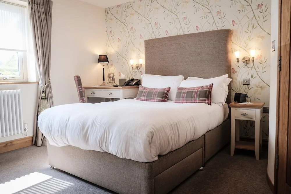 Cromwell Arms Country Pub with Rooms