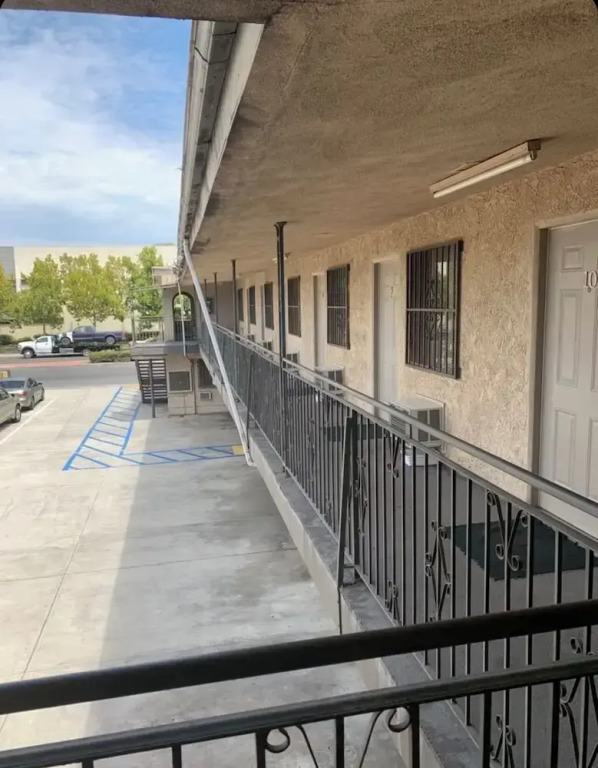 Hi Rise Motel