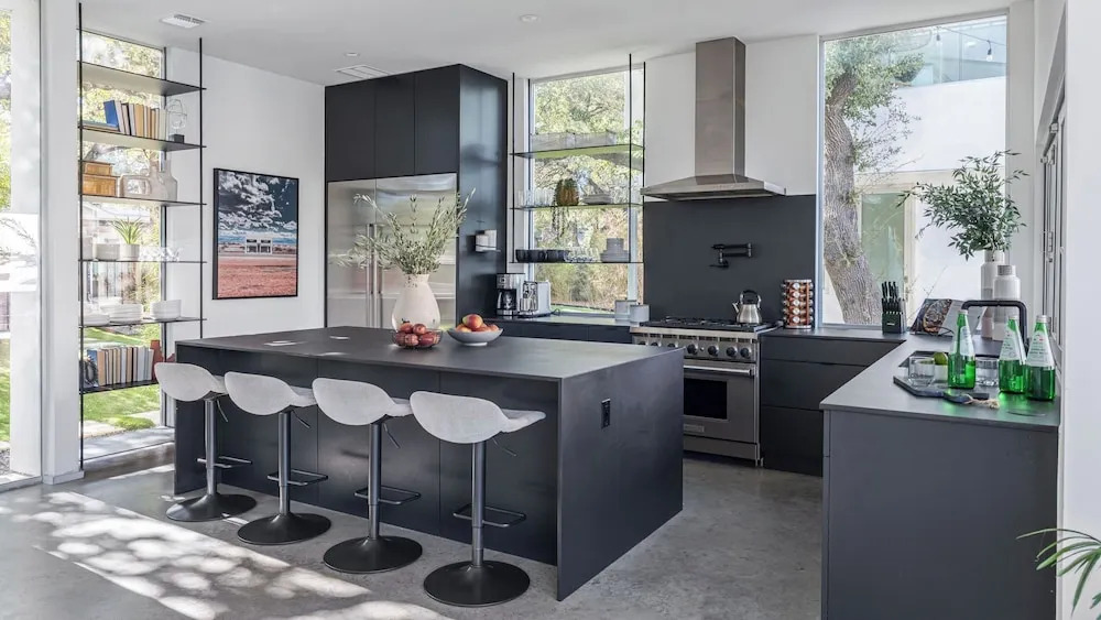 Luxe 6bdr Retreat w/ Putting Green + Game Room Bouldin Collective by Avantstay