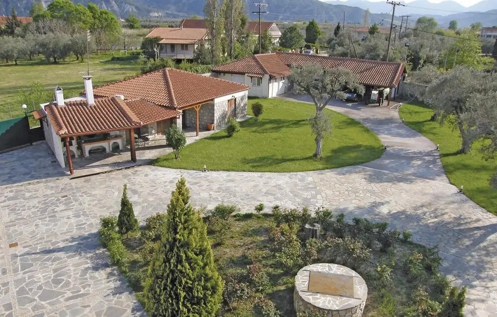 Awesome Home In Kamena Vourla