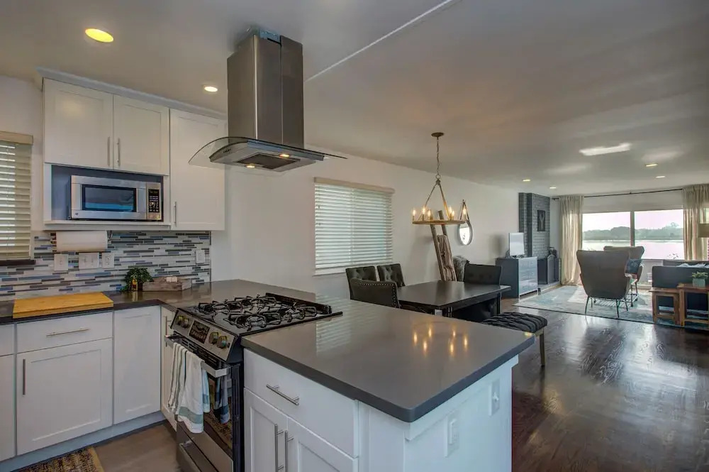 Bird Paradise: Serene Bayview Home in East Alameda 2 Bedrooms 2 Bathro