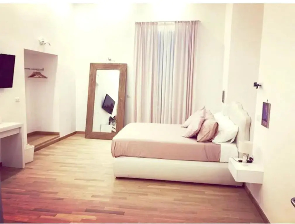 5 bedrooms appartement at Napoli 500 m away from the beach with sea view and wifi