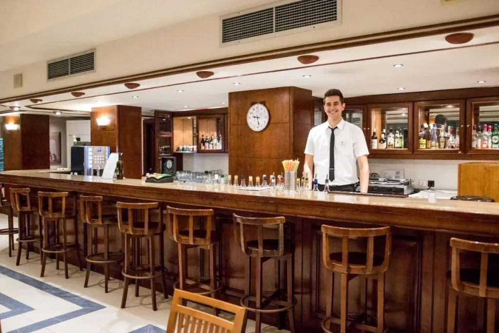Manousos City Hotel
