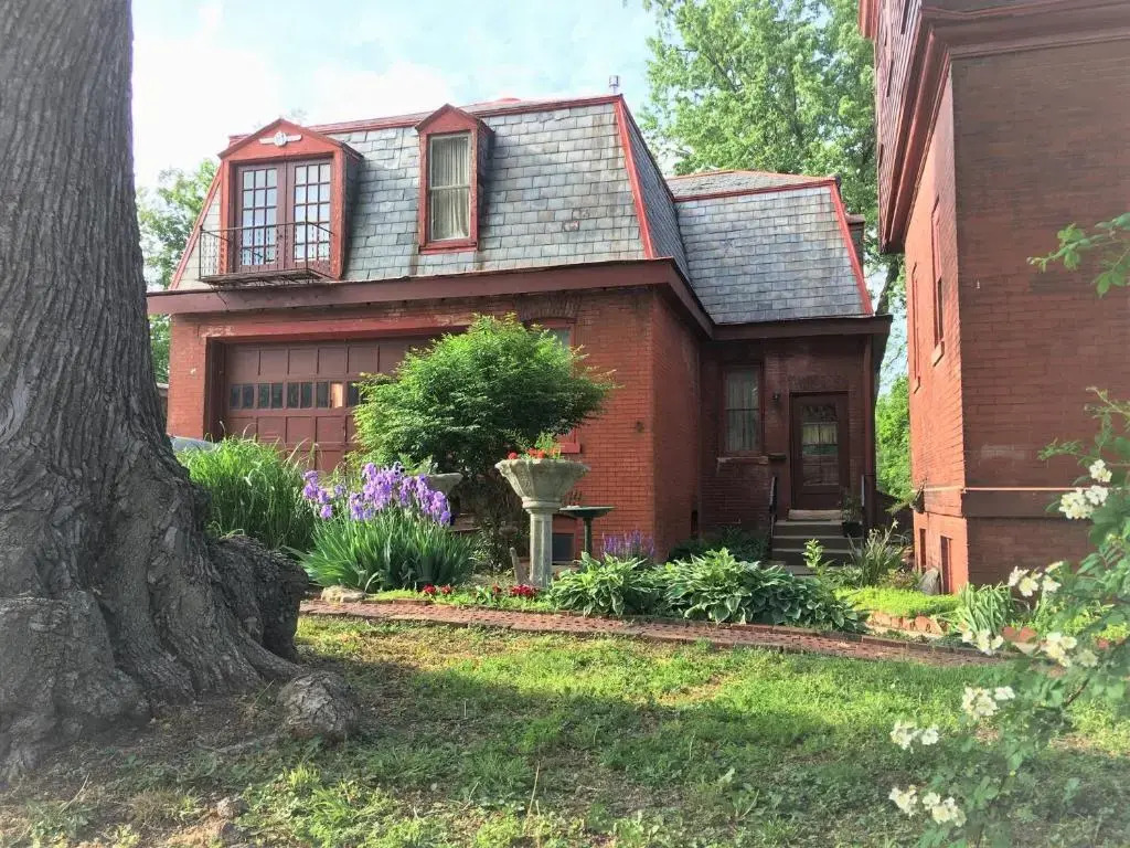 Vineyard Mansion B&B