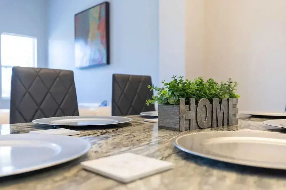 3BR Townhome Steps From Theme Parks Sleeps 6