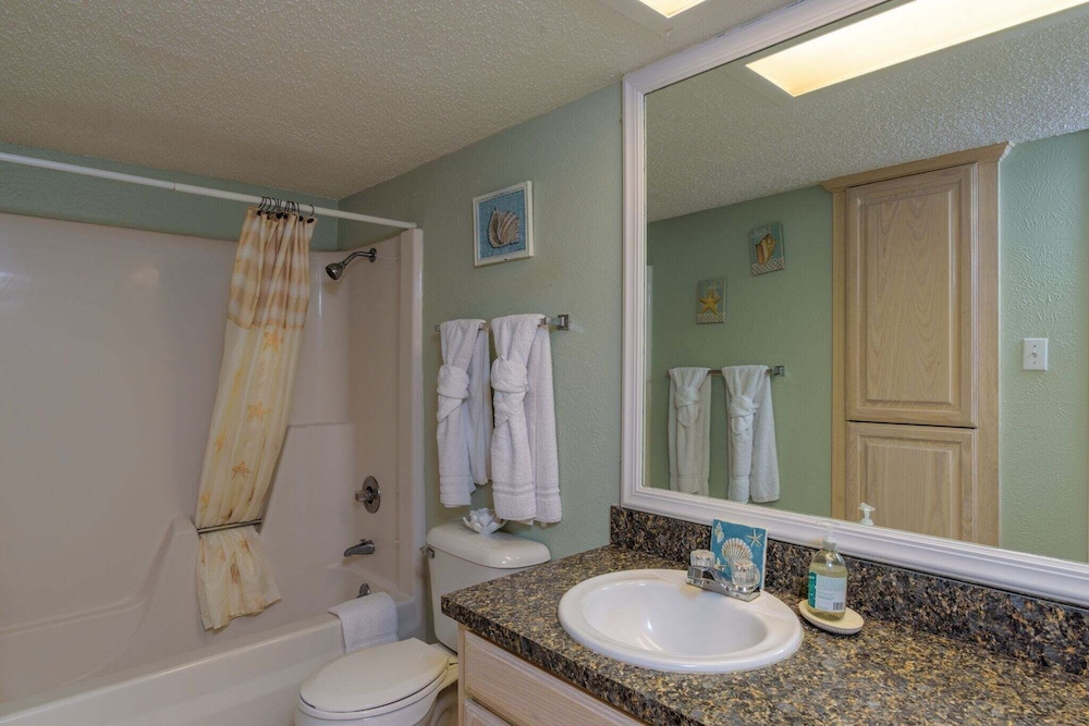 Tiki 215 - Cozy 1br Condo With King Bed Sleeps 4 1 Bedroom Condo