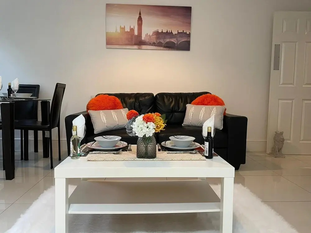 Clarendon Luxury Gated City Apartments