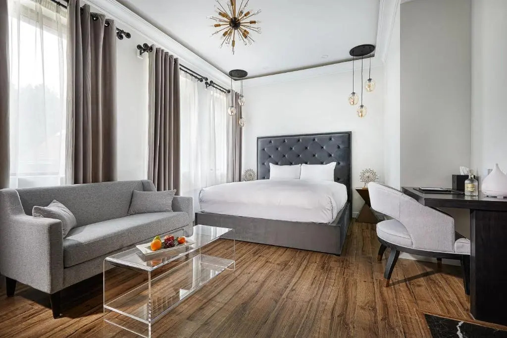 Mount Alverno Luxury Resorts